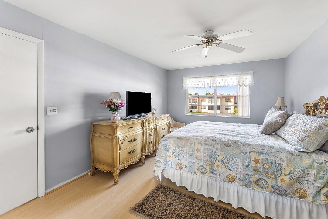 For Sale: $159,000 (2 beds, 2 baths, 888 Square Feet)