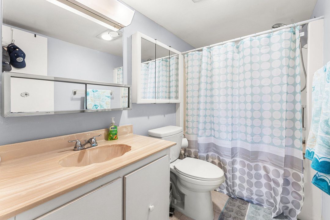 For Sale: $159,000 (2 beds, 2 baths, 888 Square Feet)