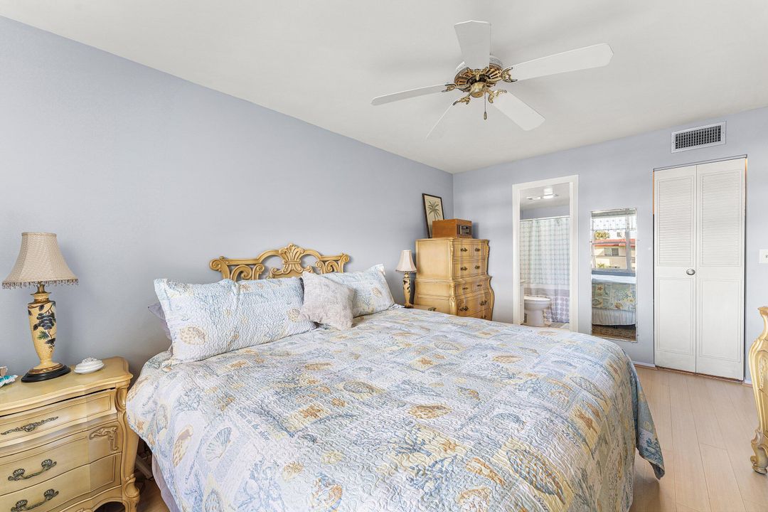 For Sale: $159,000 (2 beds, 2 baths, 888 Square Feet)