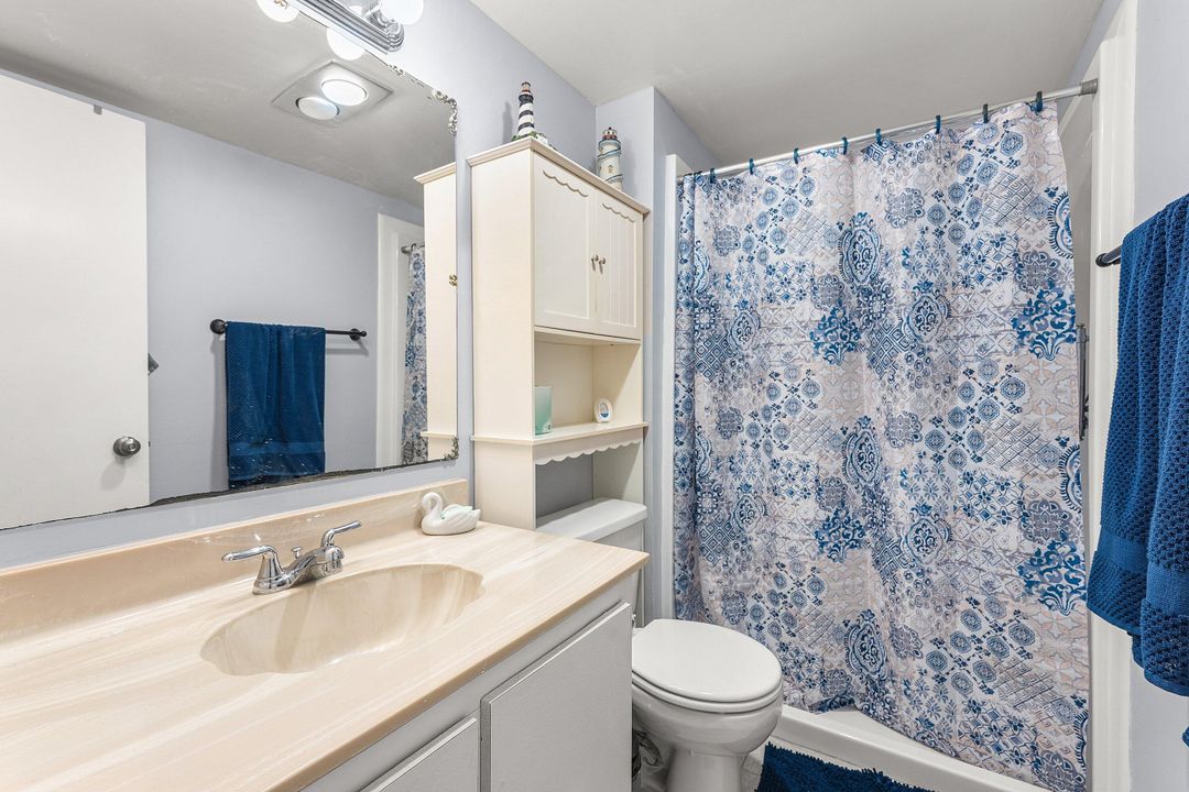 For Sale: $159,000 (2 beds, 2 baths, 888 Square Feet)