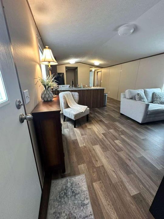 待售: $204,900 (3 贝兹, 2 浴室, 924 平方英尺)