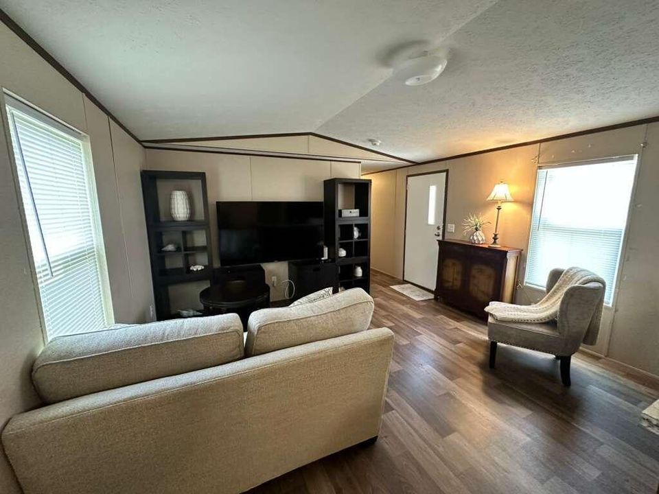 待售: $204,900 (3 贝兹, 2 浴室, 924 平方英尺)