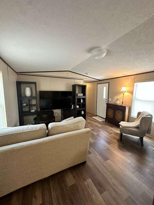 待售: $204,900 (3 贝兹, 2 浴室, 924 平方英尺)