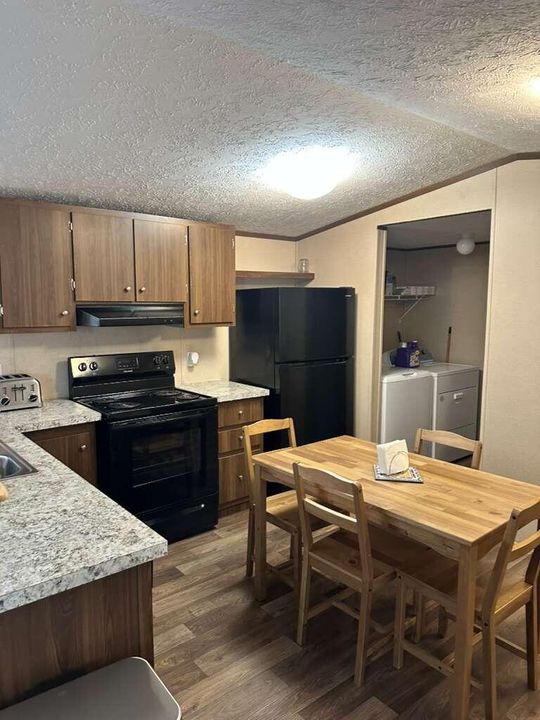 待售: $204,900 (3 贝兹, 2 浴室, 924 平方英尺)