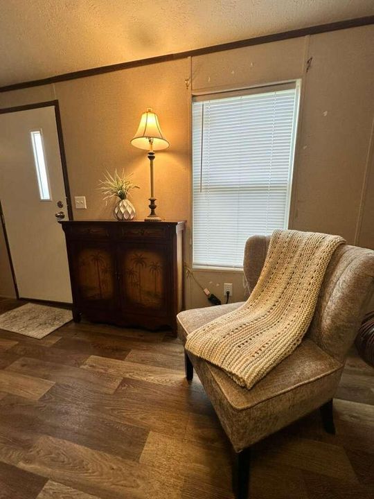 待售: $204,900 (3 贝兹, 2 浴室, 924 平方英尺)