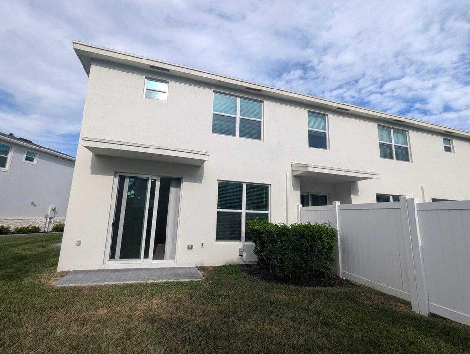 В аренду: $3,000 (4 спален, 2 ванн, 1750 Квадратных фут)