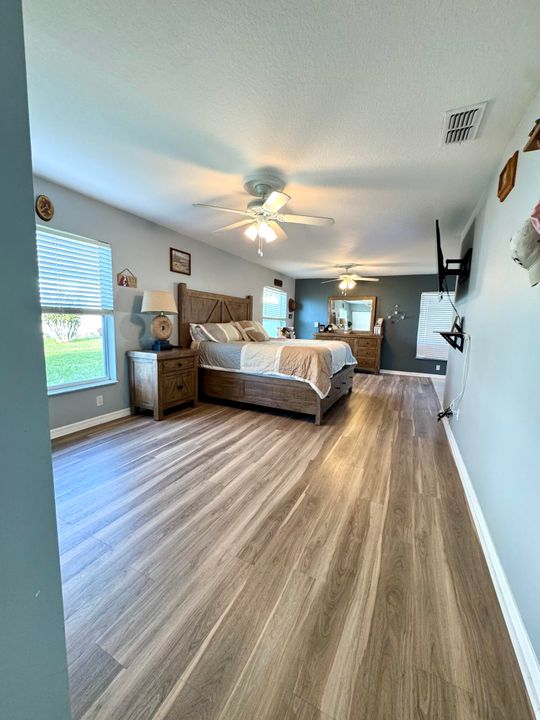 For Sale: $469,900 (3 beds, 2 baths, 2532 Square Feet)