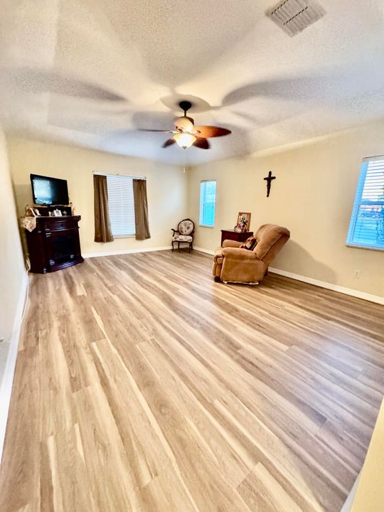 For Sale: $469,900 (3 beds, 2 baths, 2532 Square Feet)