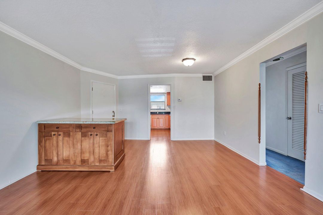 На продажу: $298,000 (2 спален, 2 ванн, 962 Квадратных фут)