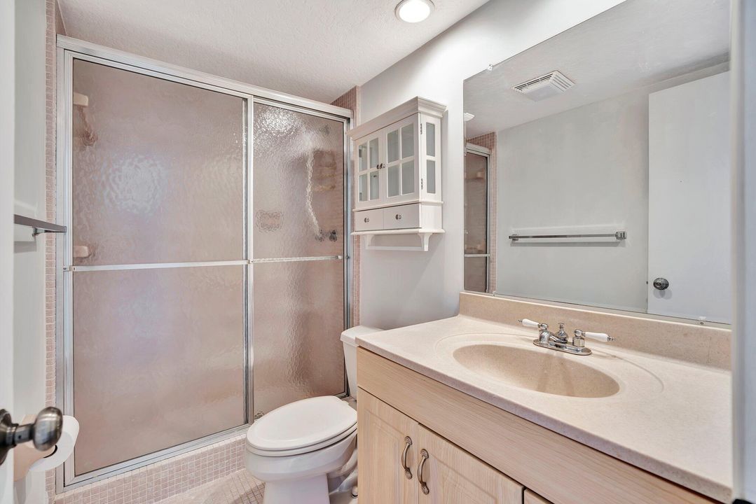 На продажу: $298,000 (2 спален, 2 ванн, 962 Квадратных фут)