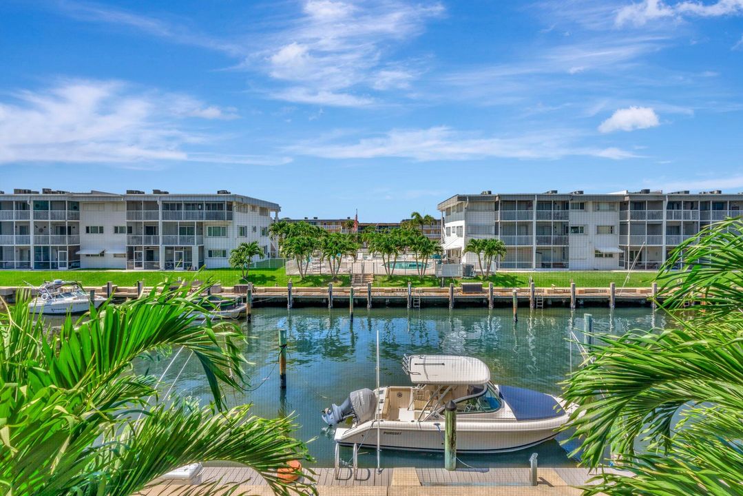 На продажу: $298,000 (2 спален, 2 ванн, 962 Квадратных фут)