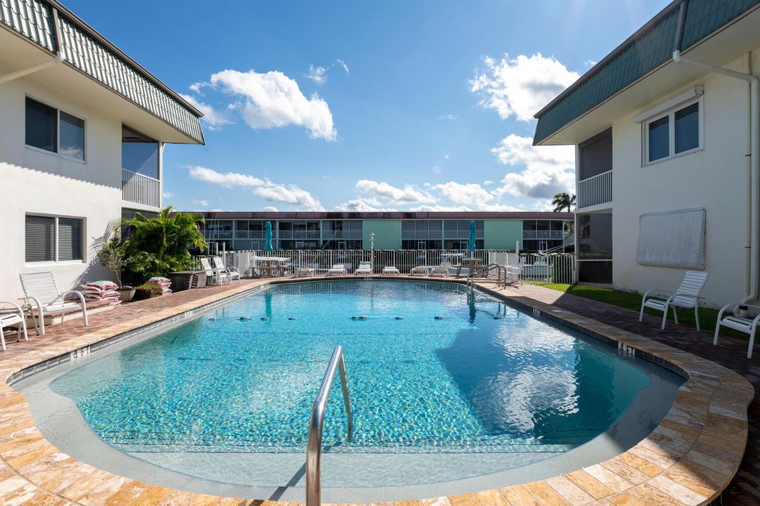 На продажу: $298,000 (2 спален, 2 ванн, 962 Квадратных фут)