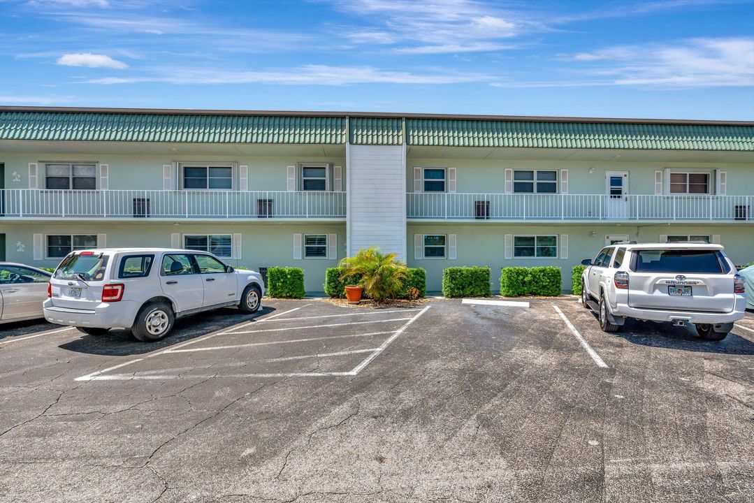 На продажу: $298,000 (2 спален, 2 ванн, 962 Квадратных фут)