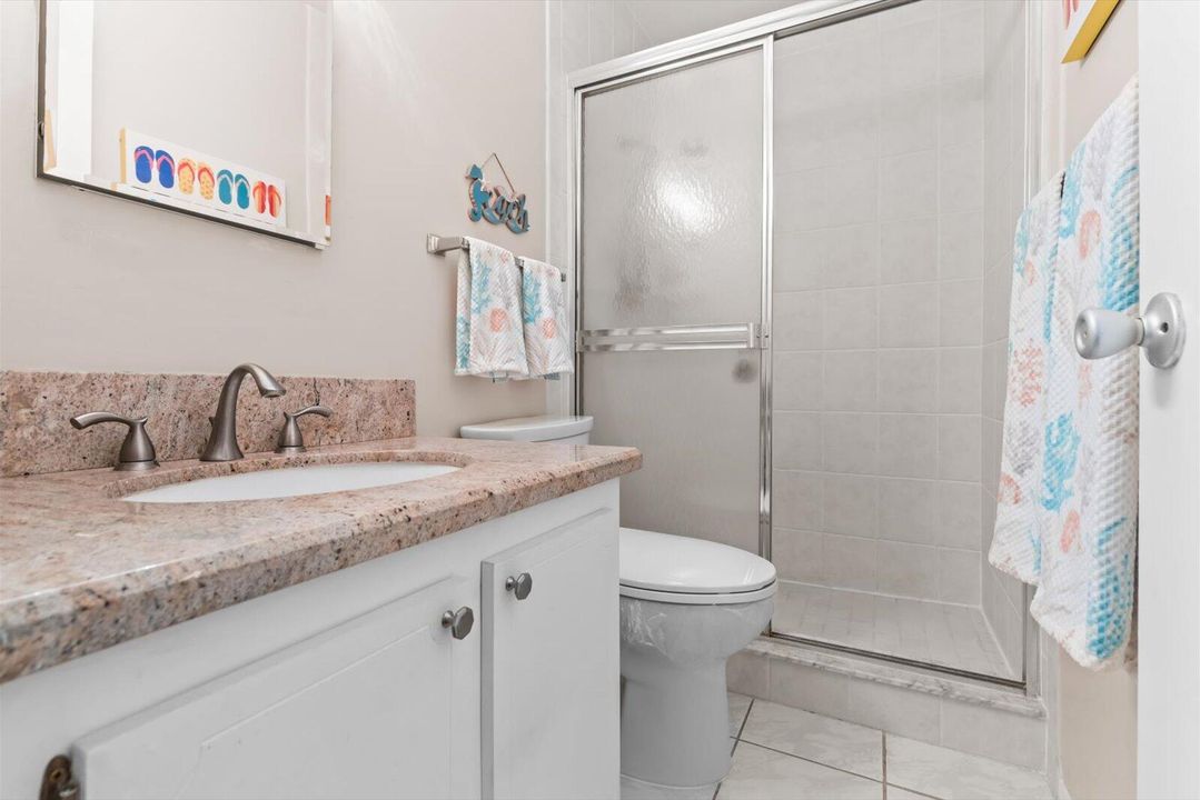 На продажу: $159,900 (2 спален, 2 ванн, 1089 Квадратных фут)