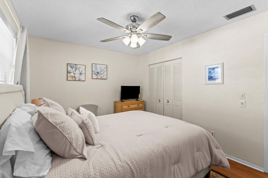 На продажу: $159,900 (2 спален, 2 ванн, 1089 Квадратных фут)