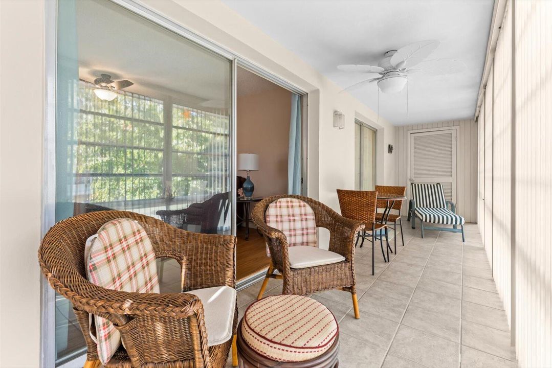 На продажу: $159,900 (2 спален, 2 ванн, 1089 Квадратных фут)