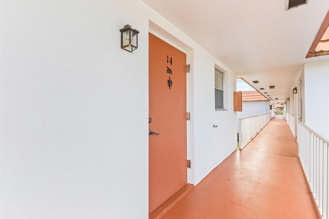 На продажу: $159,900 (2 спален, 2 ванн, 1089 Квадратных фут)