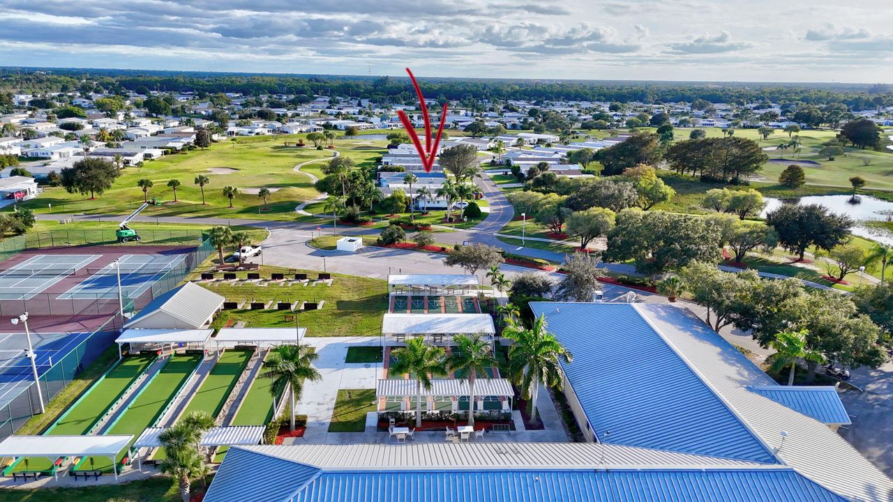 合同活跃: $249,900 (2 贝兹, 2 浴室, 1400 平方英尺)