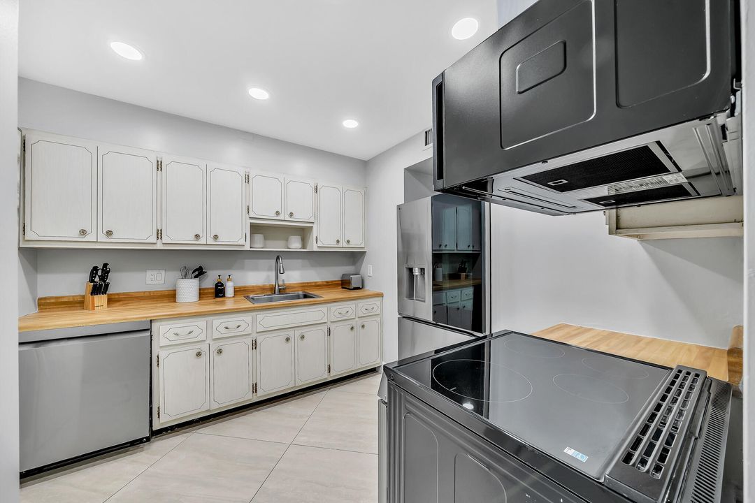 For Rent: $14,900 (2 beds, 2 baths, 1395 Square Feet)