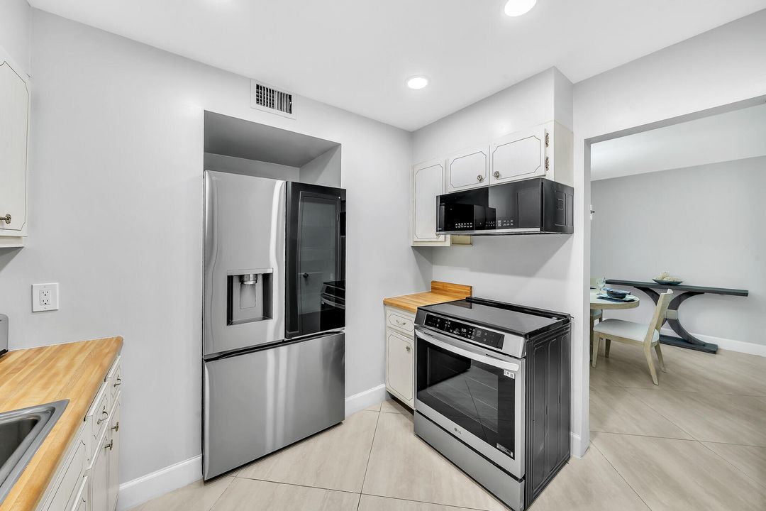 For Rent: $14,900 (2 beds, 2 baths, 1395 Square Feet)