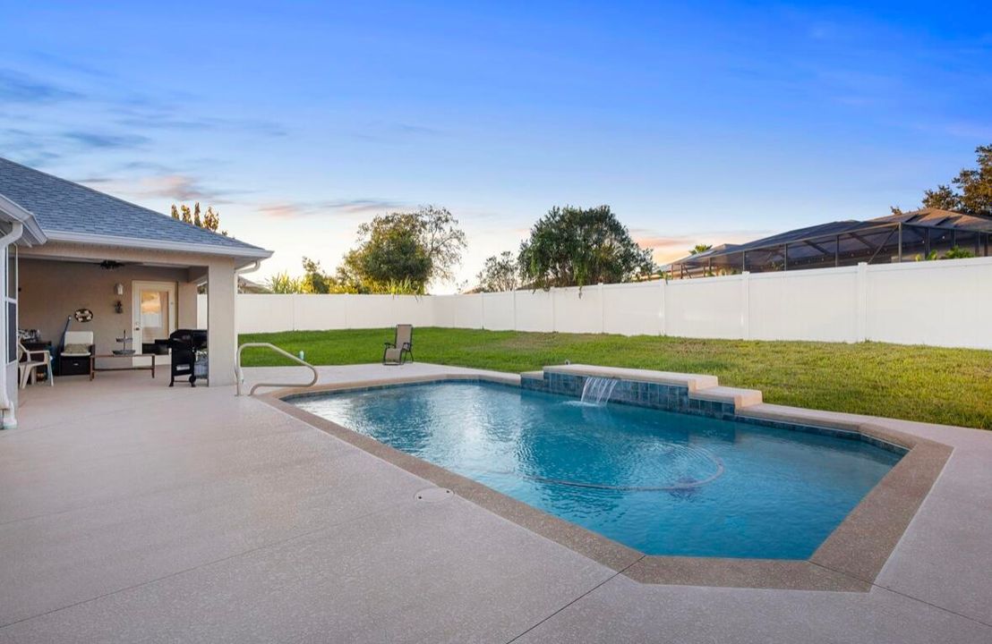 For Sale: $469,900 (3 beds, 2 baths, 2532 Square Feet)