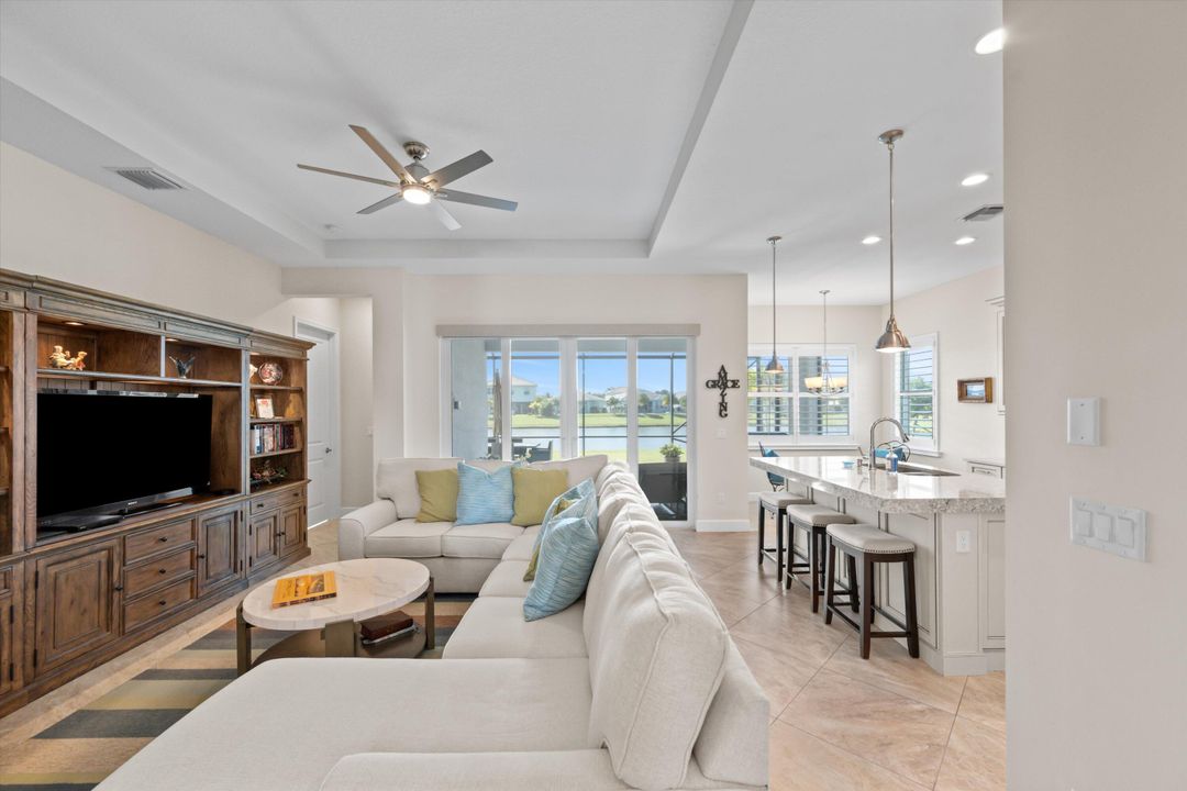 待售: $599,990 (3 贝兹, 2 浴室, 2042 平方英尺)