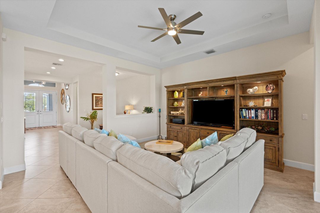 待售: $599,990 (3 贝兹, 2 浴室, 2042 平方英尺)