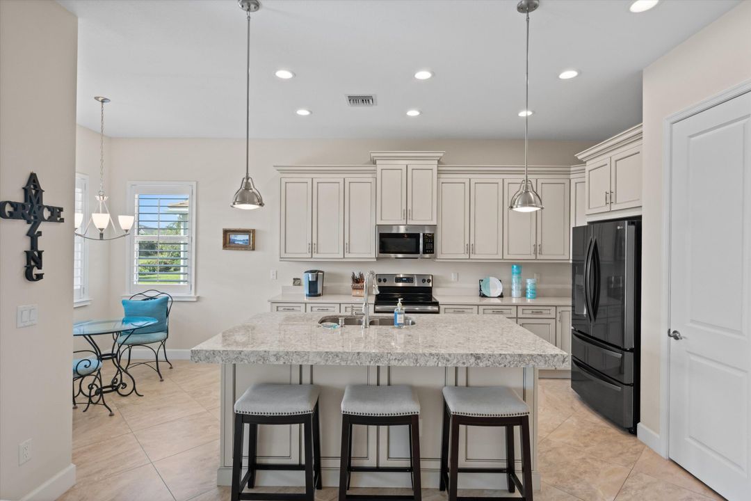 待售: $599,990 (3 贝兹, 2 浴室, 2042 平方英尺)