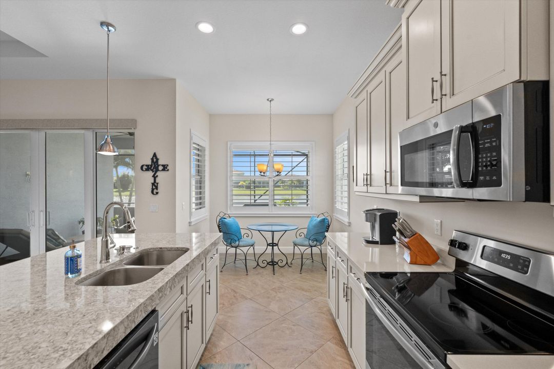 待售: $599,990 (3 贝兹, 2 浴室, 2042 平方英尺)