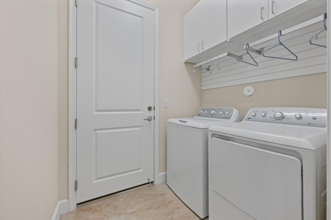 待售: $599,990 (3 贝兹, 2 浴室, 2042 平方英尺)