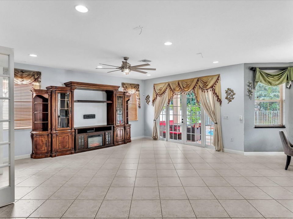 For Rent: $5,500 (4 beds, 3 baths, 3303 Square Feet)