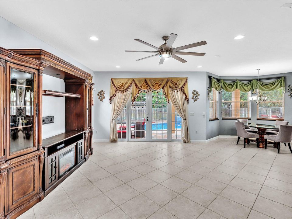 For Rent: $5,500 (4 beds, 3 baths, 3303 Square Feet)