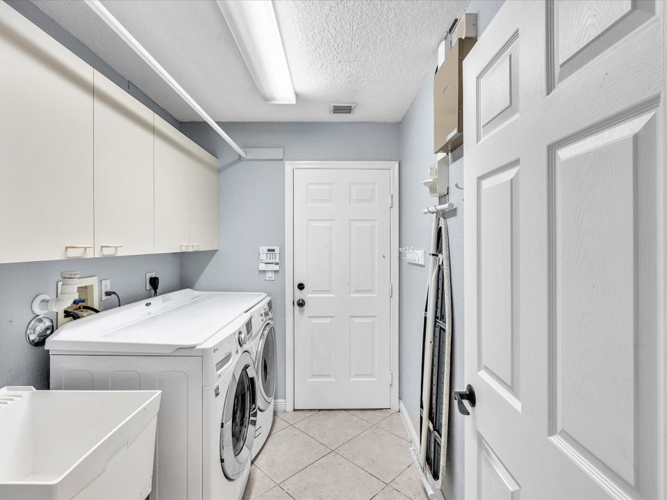 For Rent: $5,500 (4 beds, 3 baths, 3303 Square Feet)