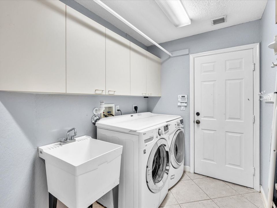 For Rent: $5,500 (4 beds, 3 baths, 3303 Square Feet)