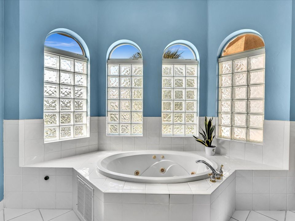 For Rent: $5,500 (4 beds, 3 baths, 3303 Square Feet)