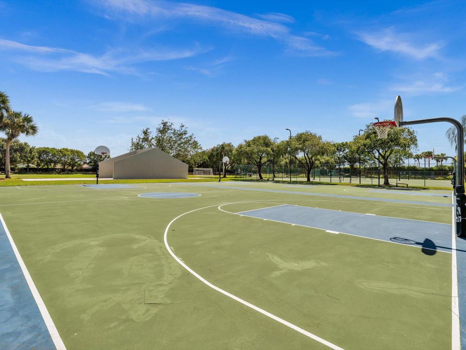 For Rent: $5,500 (4 beds, 3 baths, 3303 Square Feet)