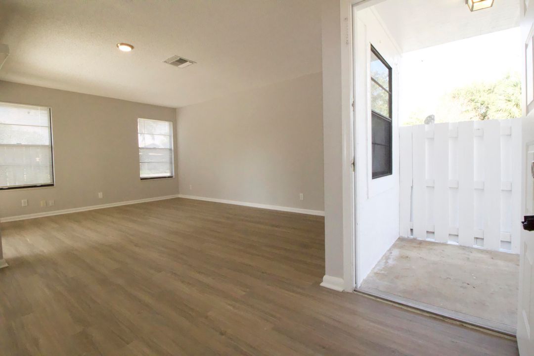 В аренду: $2,150 (2 спален, 2 ванн, 1350 Квадратных фут)