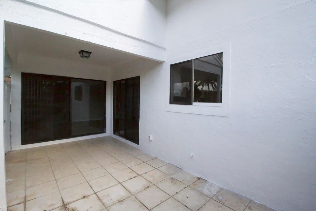 В аренду: $2,150 (2 спален, 2 ванн, 1350 Квадратных фут)