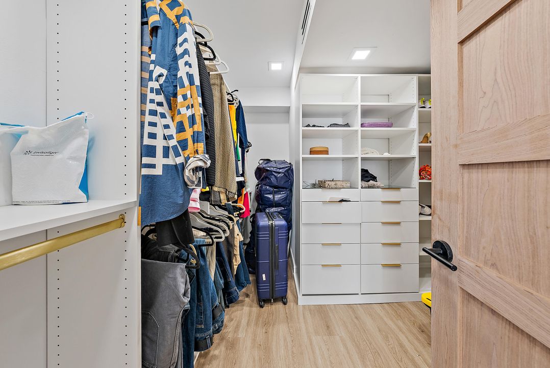 В аренду: $3,800 (2 спален, 2 ванн, 1330 Квадратных фут)