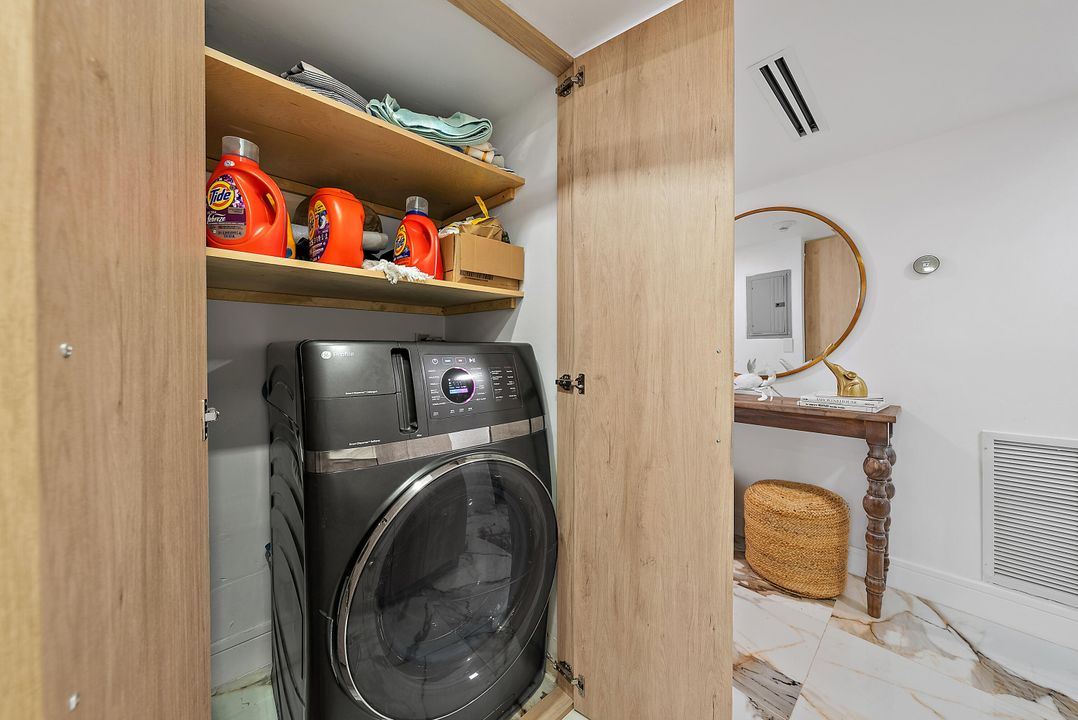 В аренду: $3,800 (2 спален, 2 ванн, 1330 Квадратных фут)