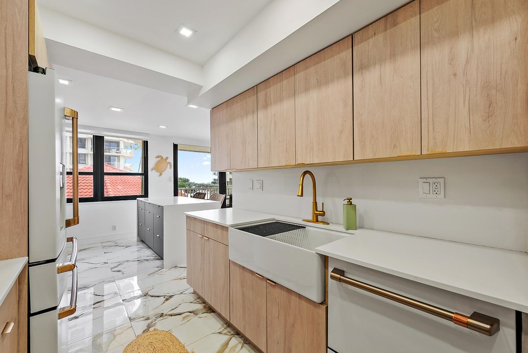 В аренду: $3,800 (2 спален, 2 ванн, 1330 Квадратных фут)