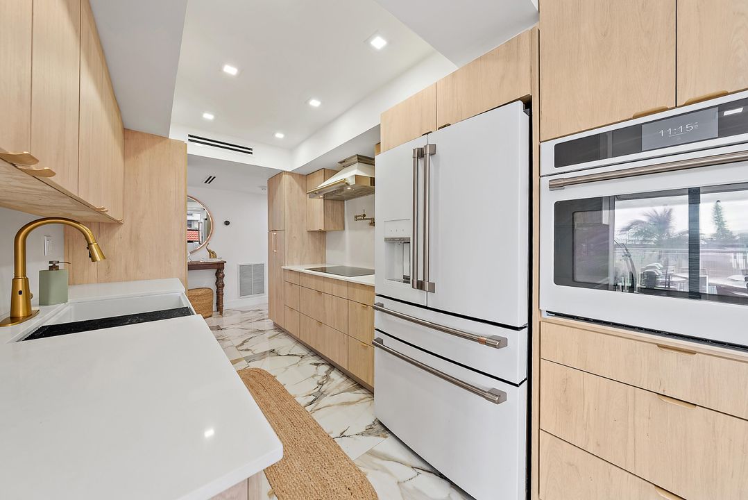 В аренду: $3,800 (2 спален, 2 ванн, 1330 Квадратных фут)