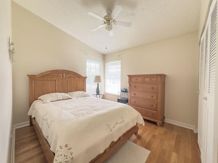 На продажу: $295,000 (2 спален, 2 ванн, 1113 Квадратных фут)