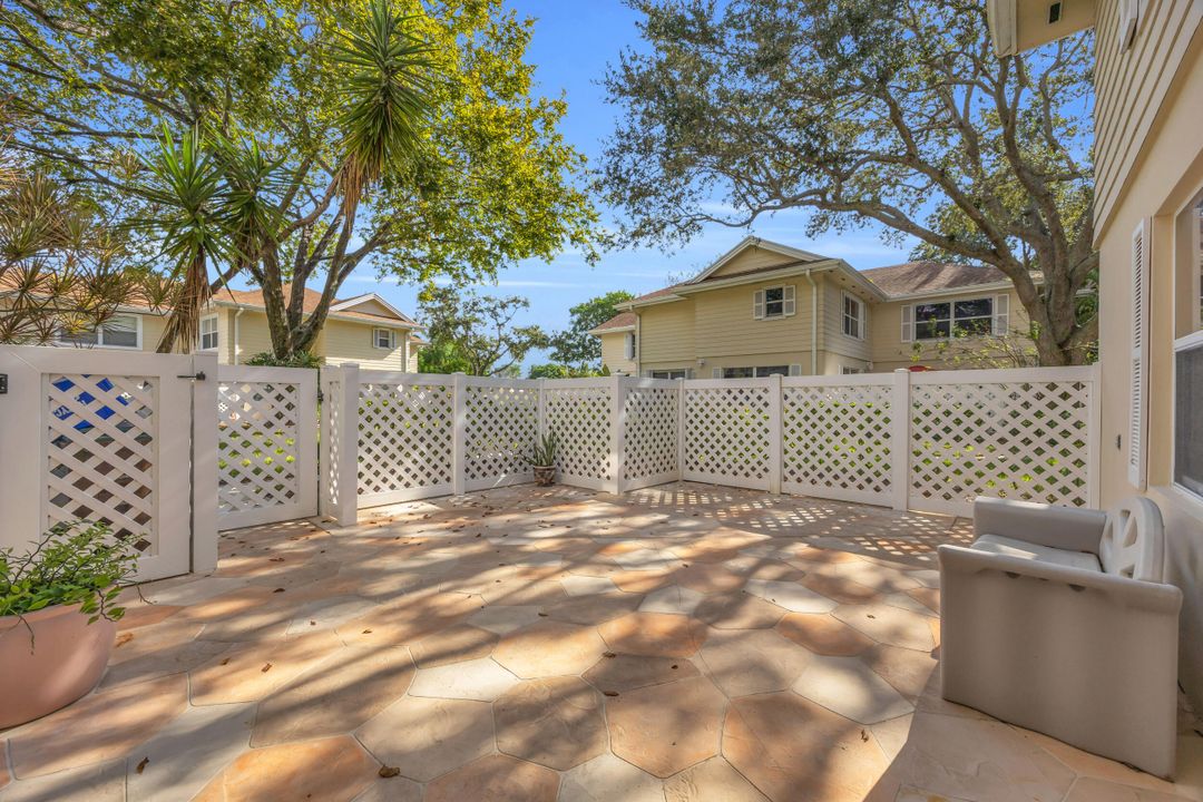 For Sale: $265,000 (2 beds, 2 baths, 1374 Square Feet)