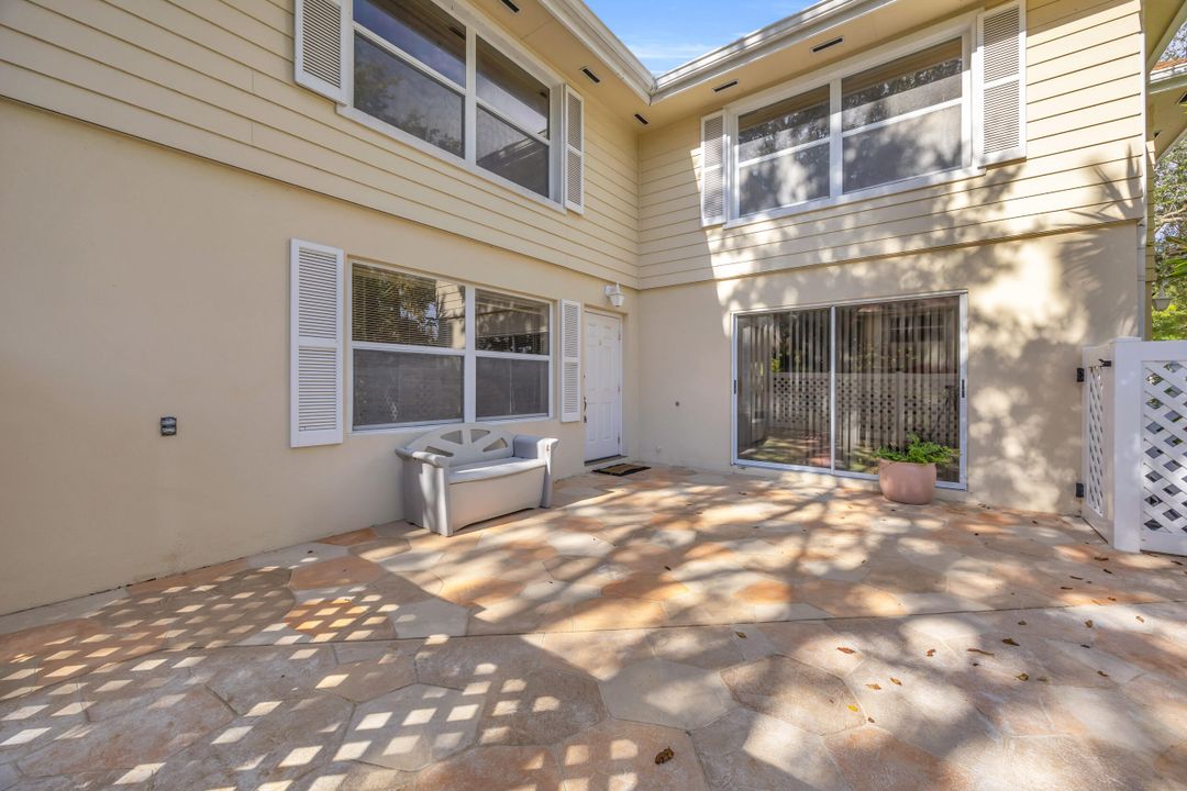 For Sale: $265,000 (2 beds, 2 baths, 1374 Square Feet)