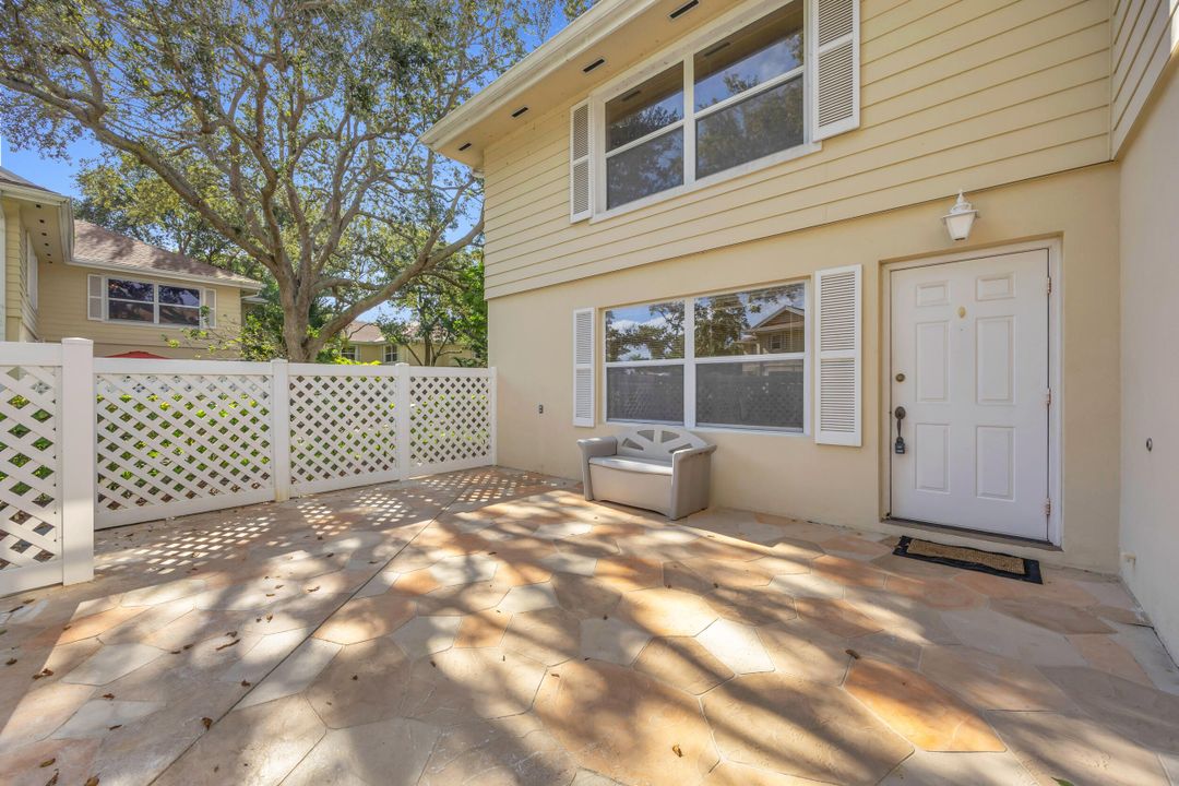 For Sale: $265,000 (2 beds, 2 baths, 1374 Square Feet)