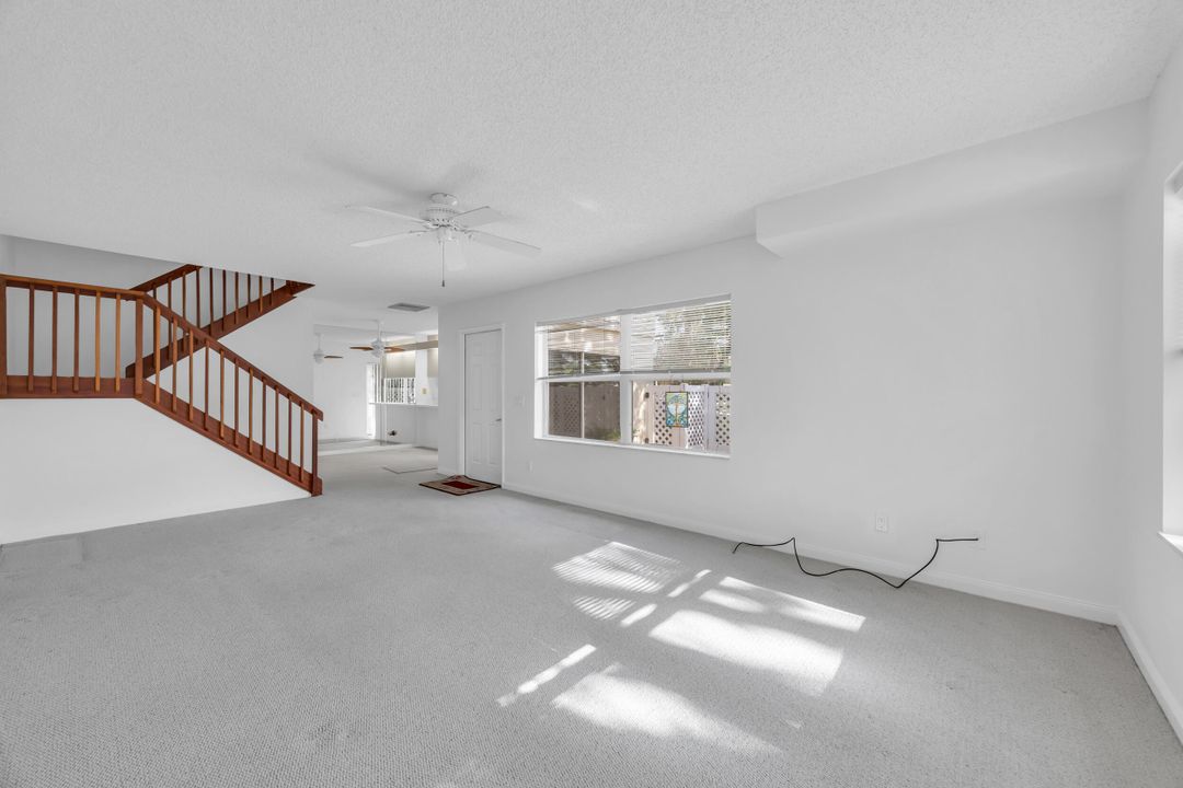 For Sale: $265,000 (2 beds, 2 baths, 1374 Square Feet)