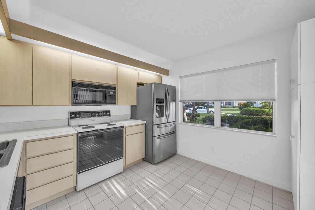 For Sale: $265,000 (2 beds, 2 baths, 1374 Square Feet)