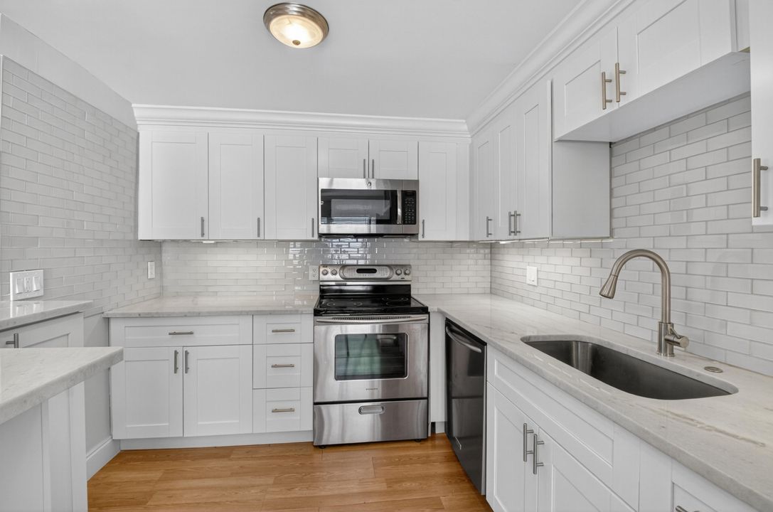 待售: $84,900 (1 贝兹, 1 浴室, 726 平方英尺)