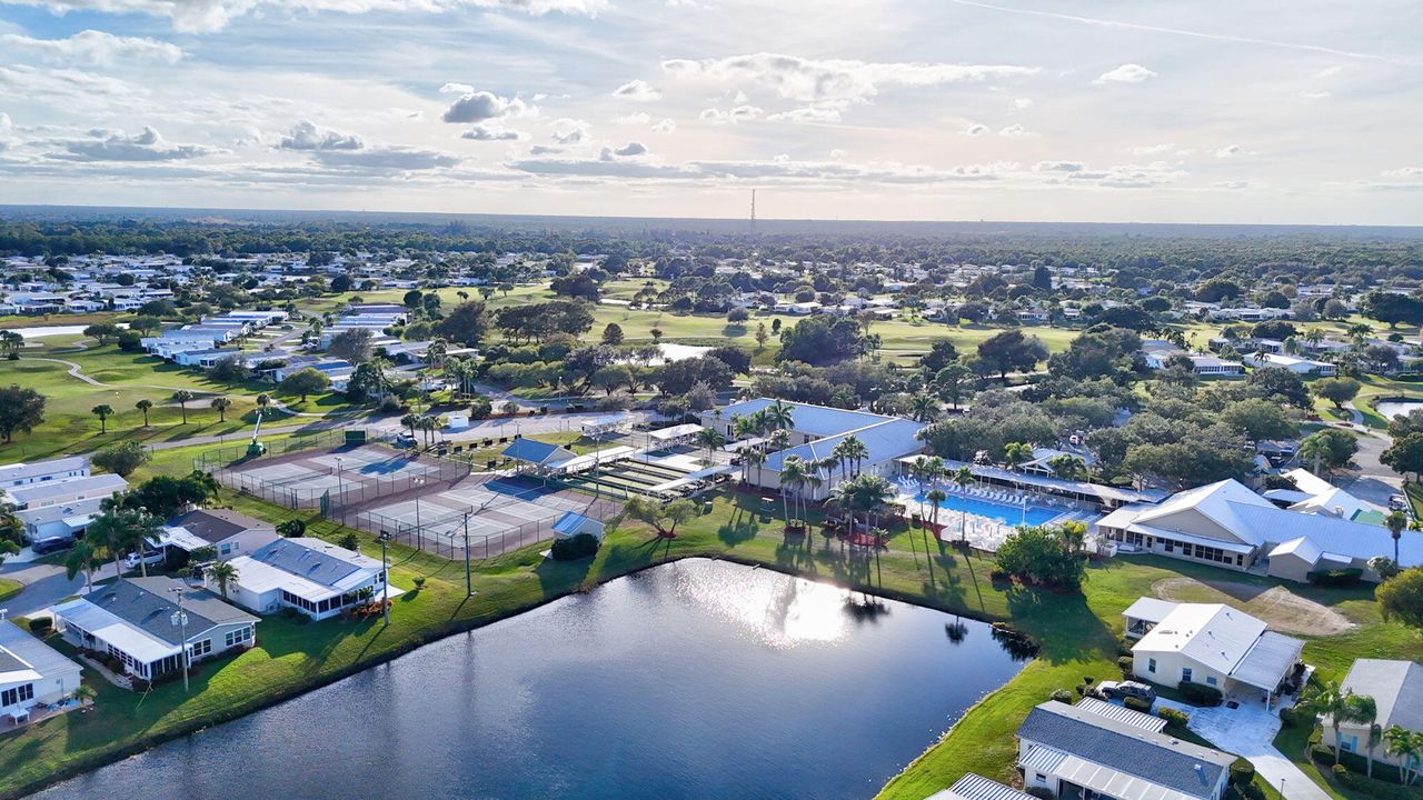 合同活跃: $249,900 (2 贝兹, 2 浴室, 1400 平方英尺)